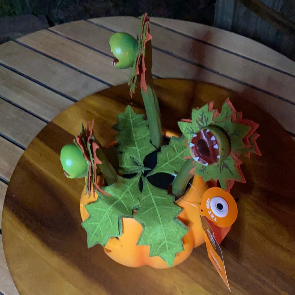 Hide and Eek Animated Halloween Pumpkin with Creepy Dancing and Singing Vines 🎃 - Picture 13 of 16